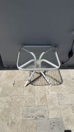 Mesa metálica de vidrio Grueso