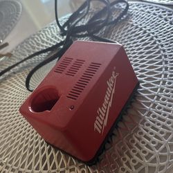 Milwaukee m4 screw driver charger