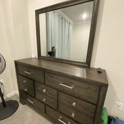 Dresser With Mirror Ann’s Wooden Bed With Storage