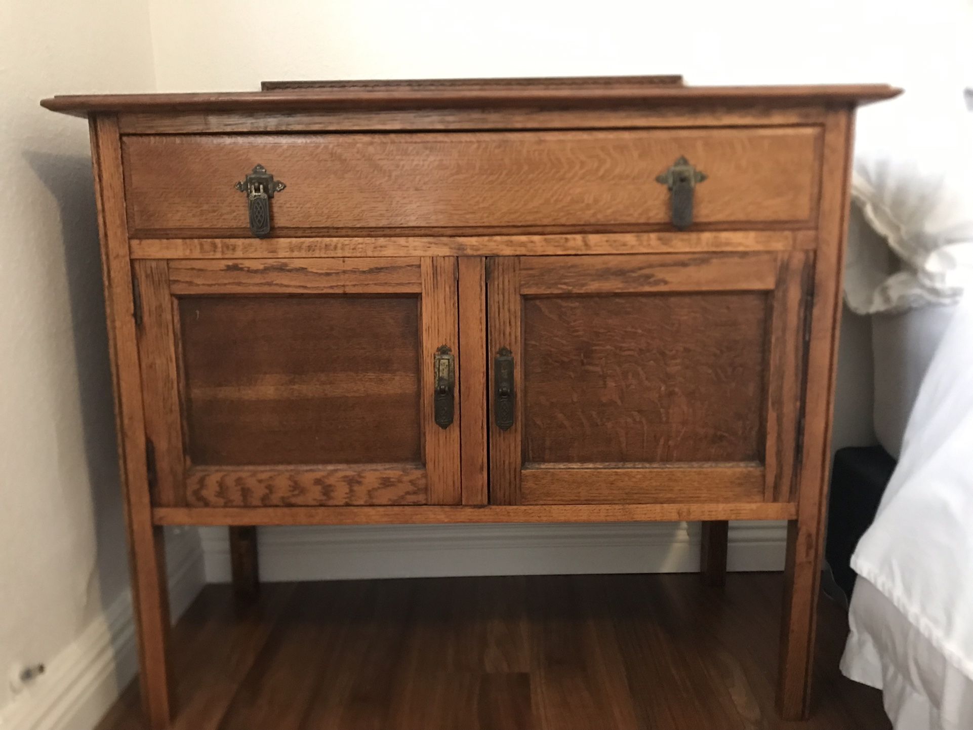 Vintage/Antique Tiger Oak Wood Dresser/Nightstand