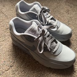 Gray Youth Size 7 Nike Air Max