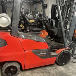 Forklift 