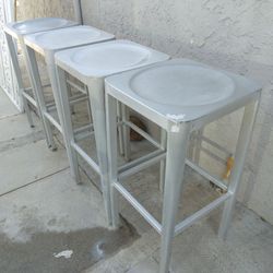 4Stools 30"4Bancos altos por$40!