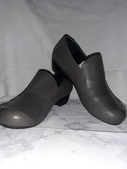 PORTLANDIA Women Pro NEW Dark Gray Shoes. Oil and Slip Resistant. Comfort for those who spend hours on your feet at work or going for a walk. Size 37W