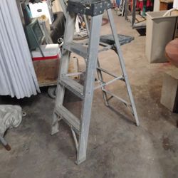 WERNER ALUMINUM LADDER 4 FOOT