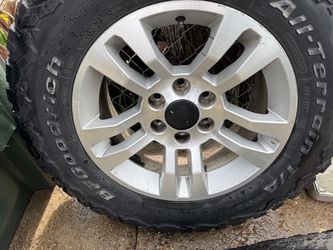 6 lug rims with tires/ rines de 6 con llantas