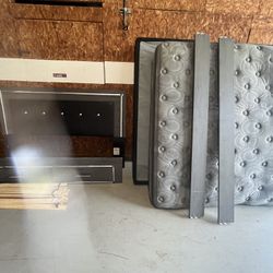 Bed set with drawers