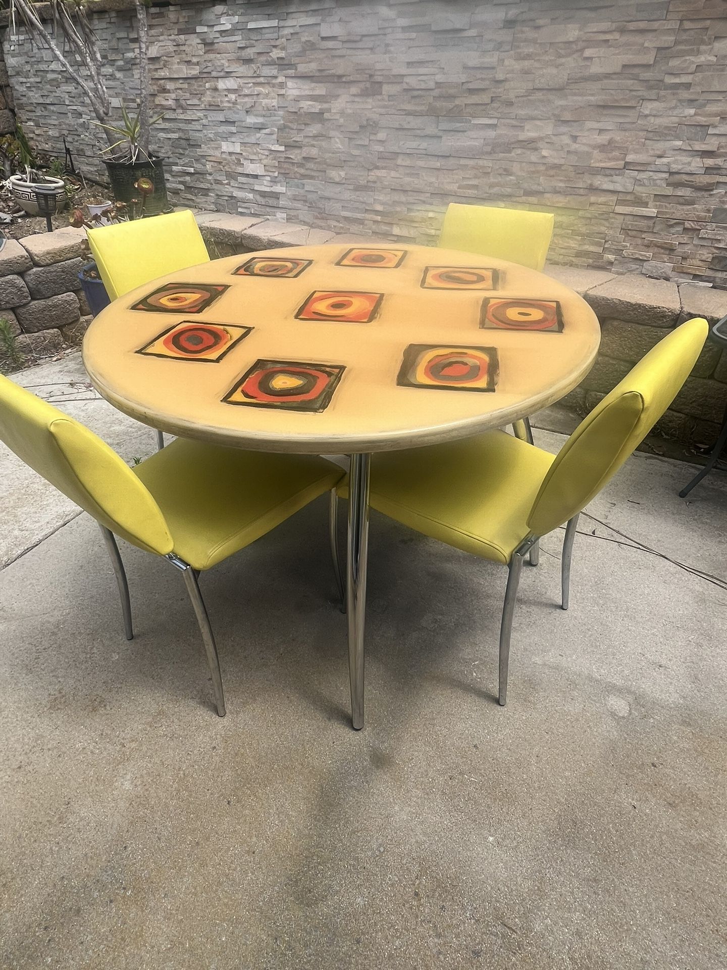 Art deco round Dining table & 4 chairs.