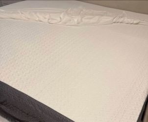 King Size Mattress brand new priced to sell quick