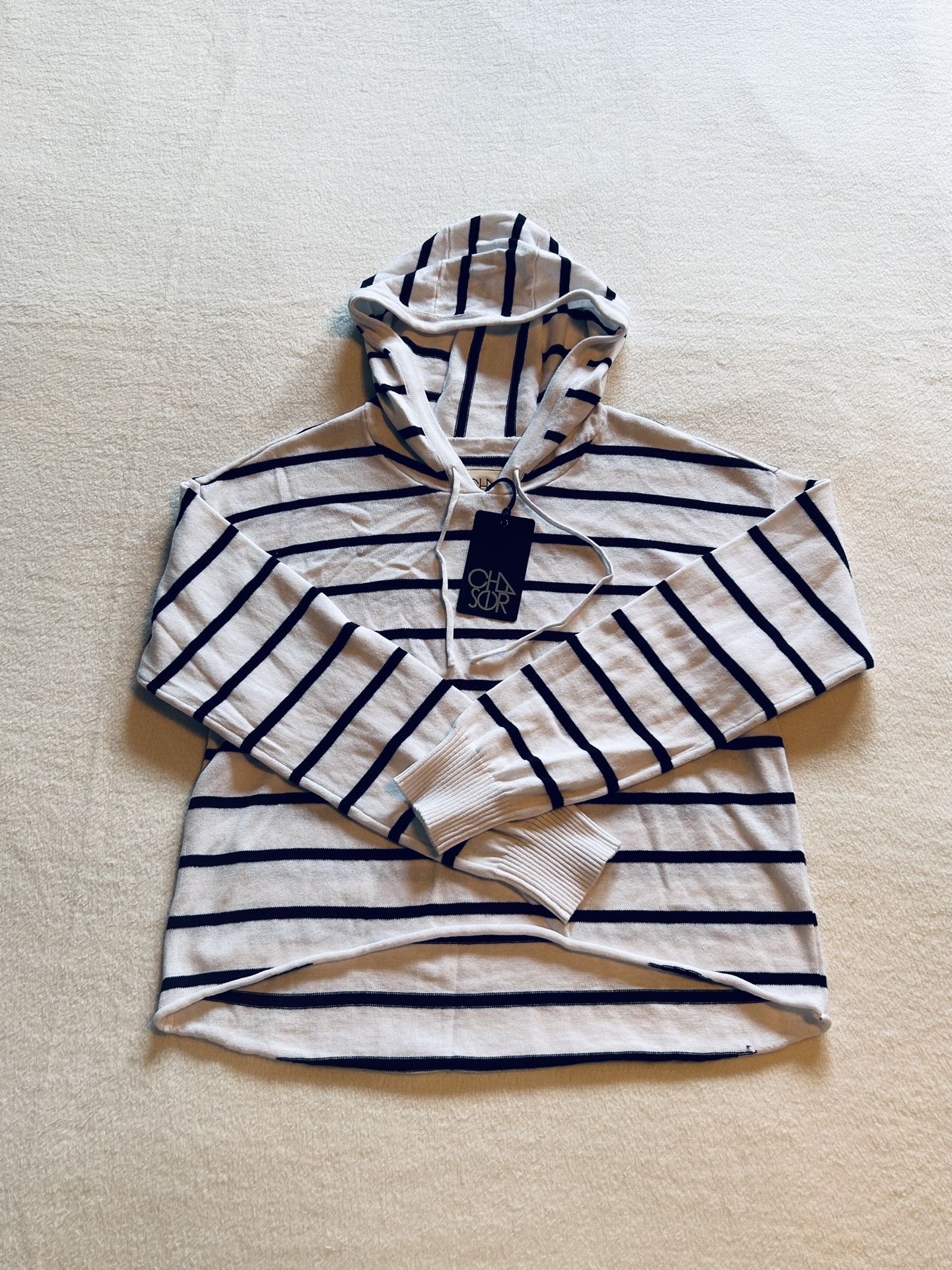 Chaser NEW Sweater Sz Small. NWT