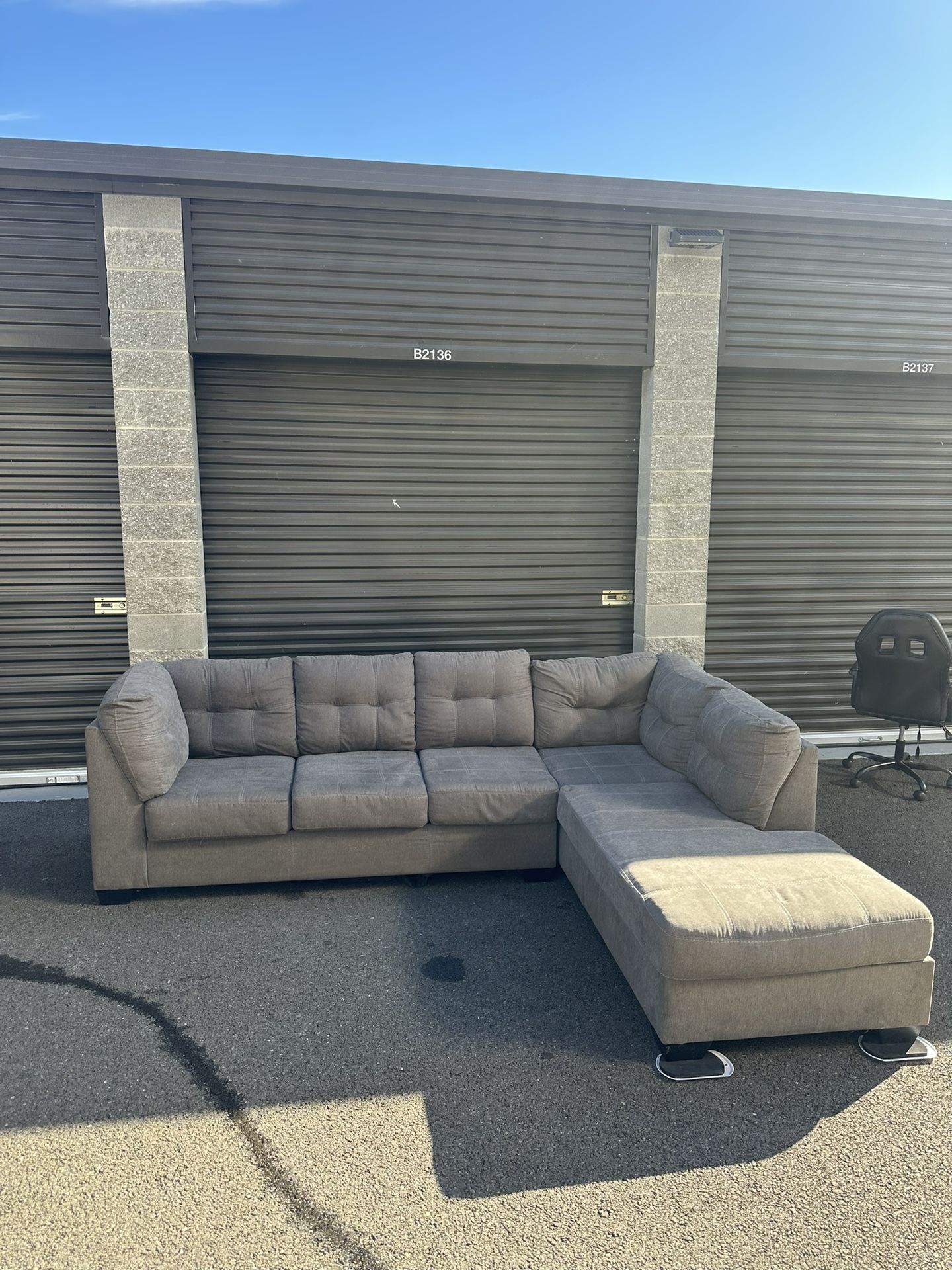 Grey Sectional Couch Sofa (FREE DELIVERY!)