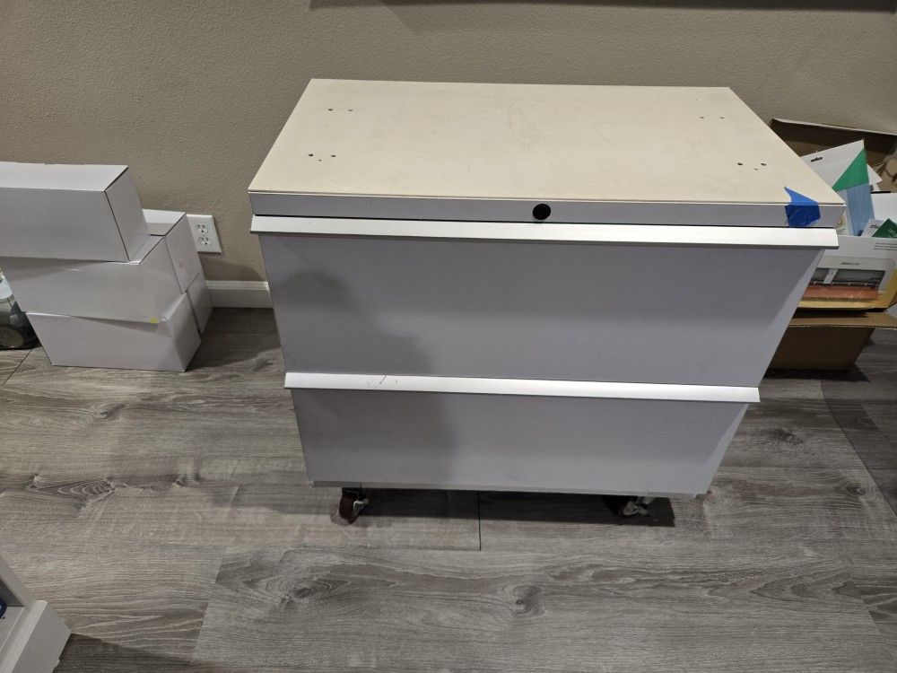 Free ! File Cabinet
