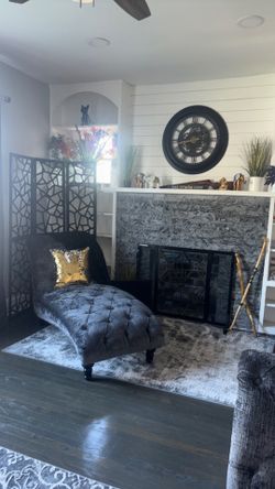 Living room set accessories negotiable