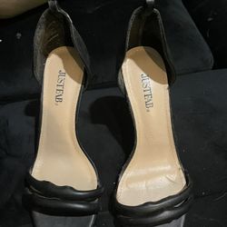 Women’s heel size 7