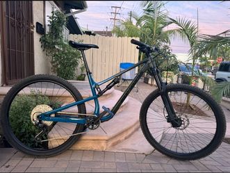 Rocky Mountain Instinct Alloy 10 Mountain Bike