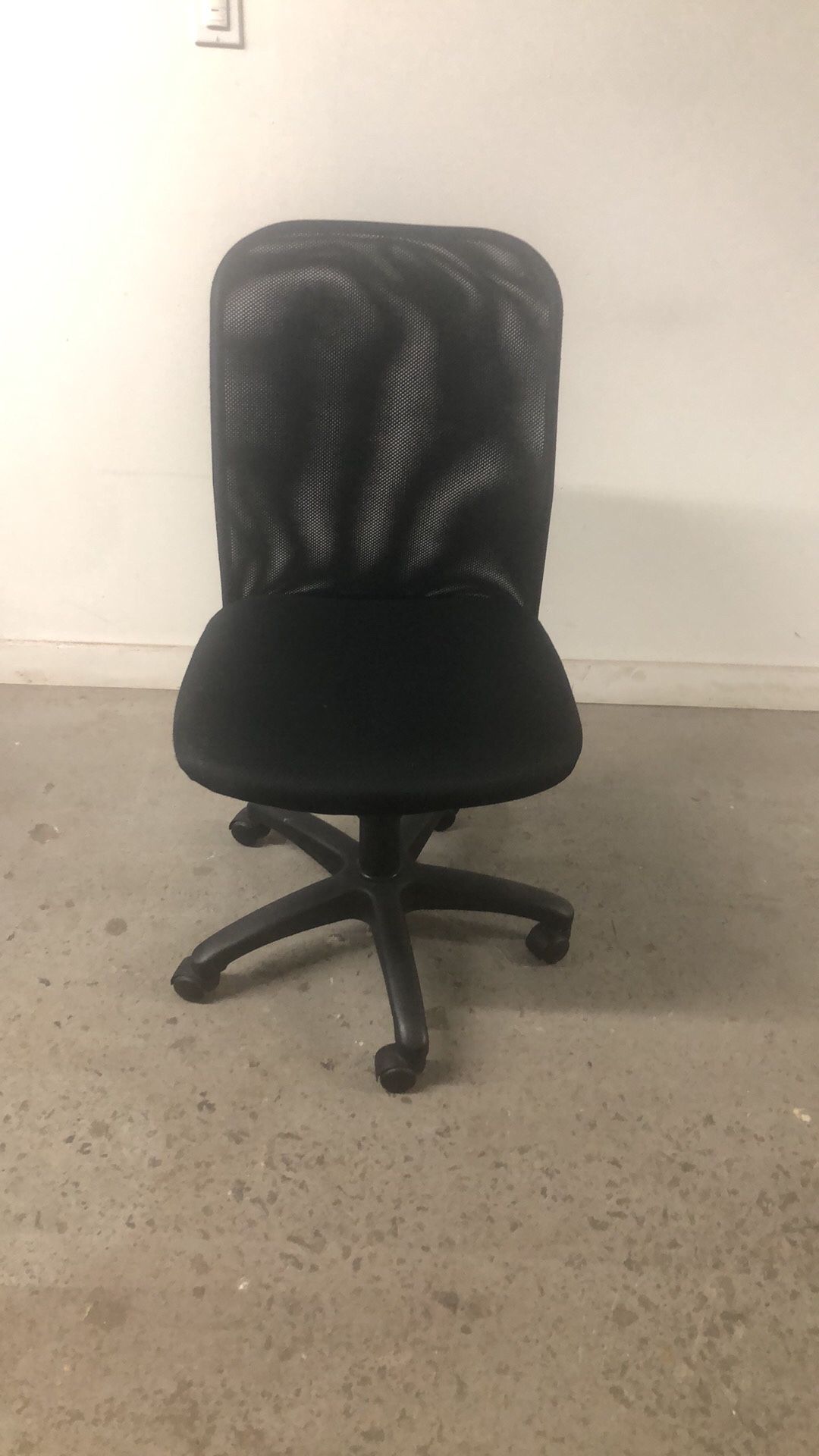 Like New Adjustable desk chair
