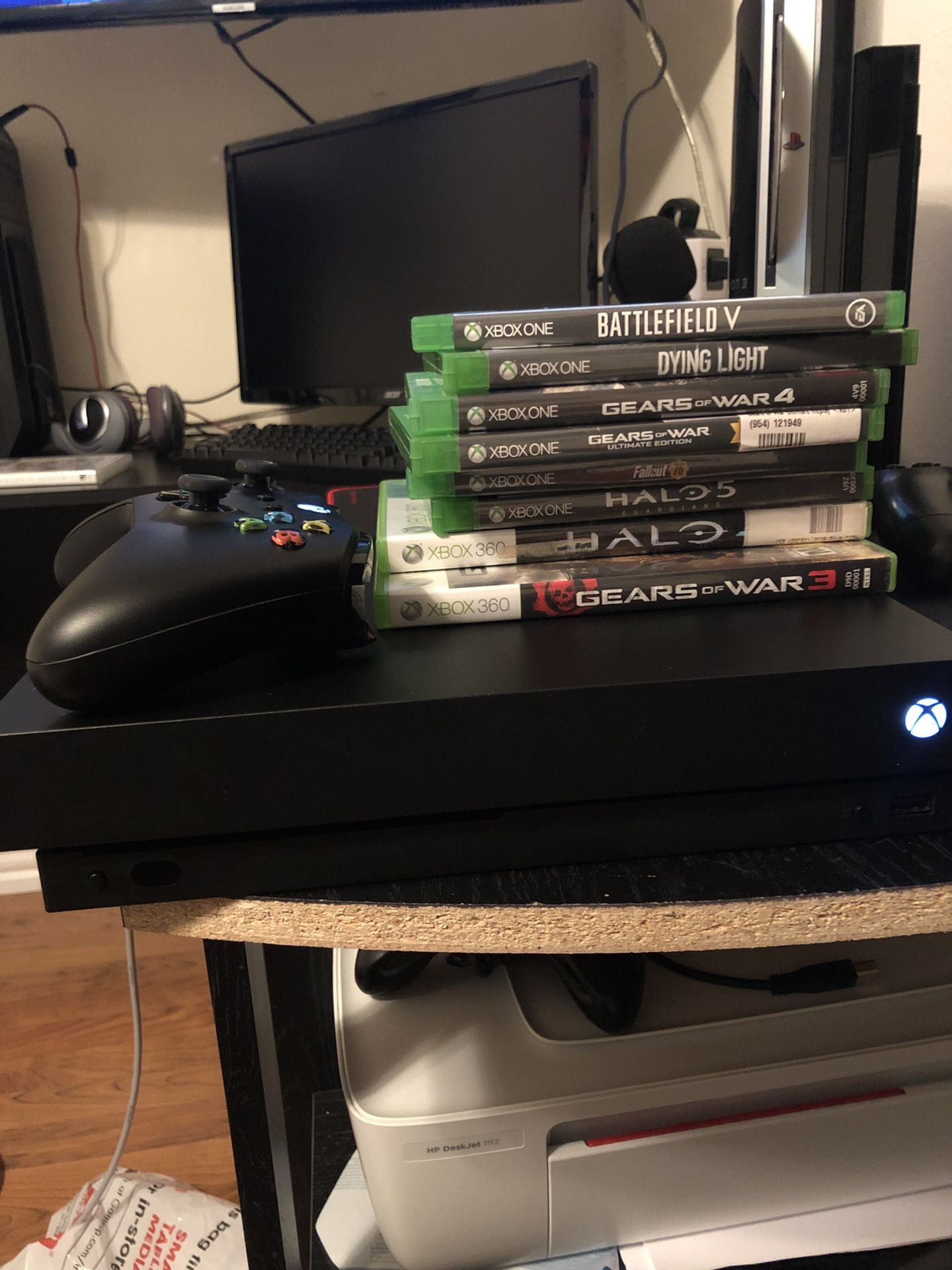 Xbox one X 1 tb 8 games