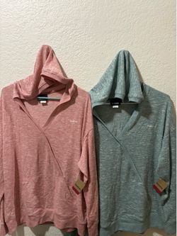 2 Reebok sueters woman 🧍‍♀️ size xl new 🎀🎀