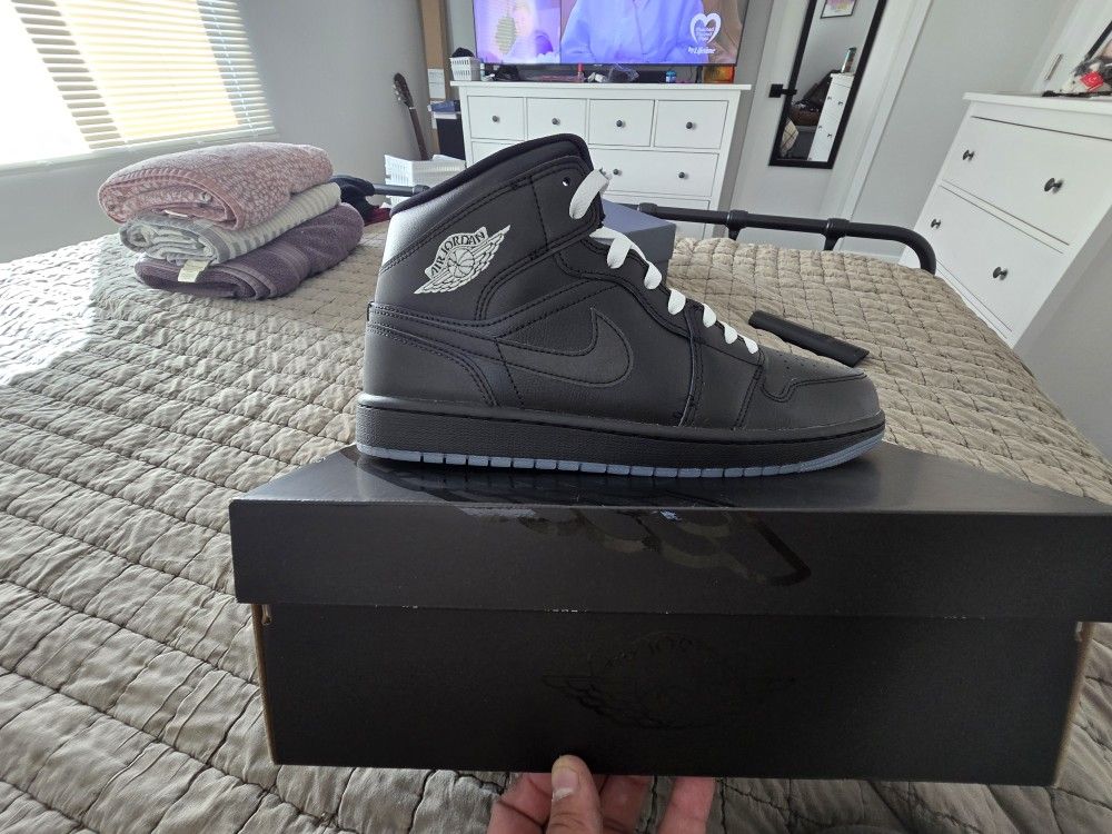 Air Jordan 1 Mid SE