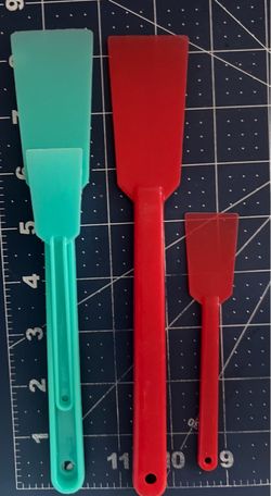 palitas de plastico para el royal icing, el set es de una palita chica y la otra grande