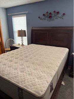 Queen bedroom set - Amish made