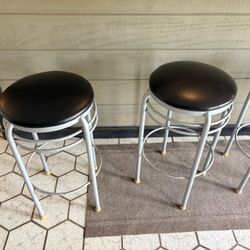 8 Barstools