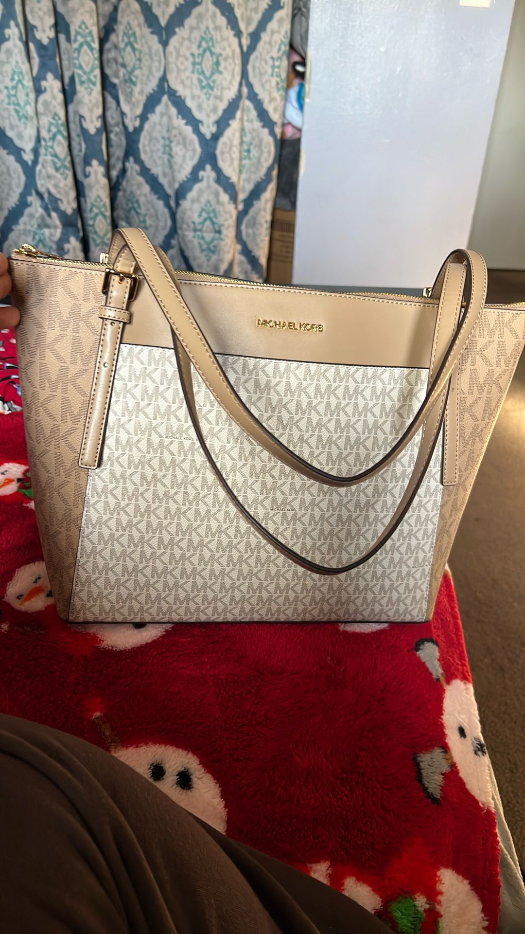 New Michael Kors Voyager Bag