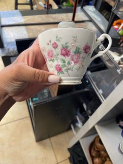 Tea cup with lid