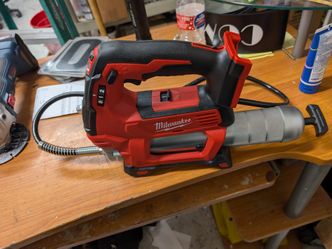 Milwaukee M18 Grease Gun