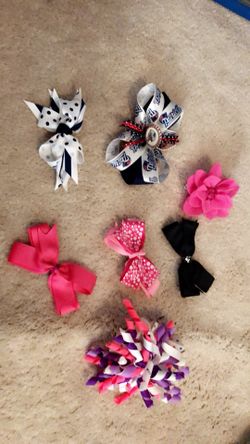 Small clip-in bows