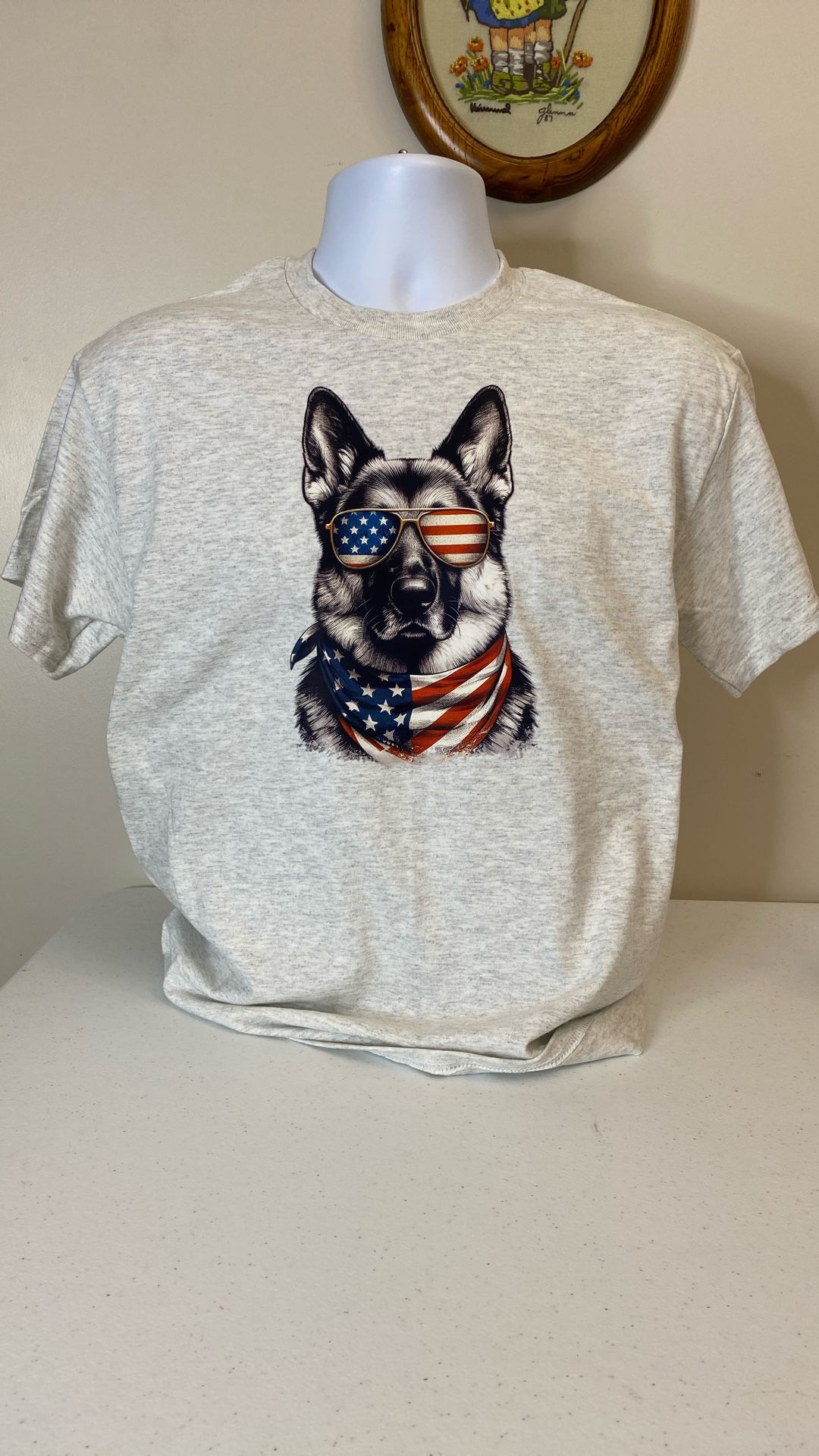 German Shepherd, American Flag Design T-Shirt, New, Gilden, 50-50, Size Medium (item 367)