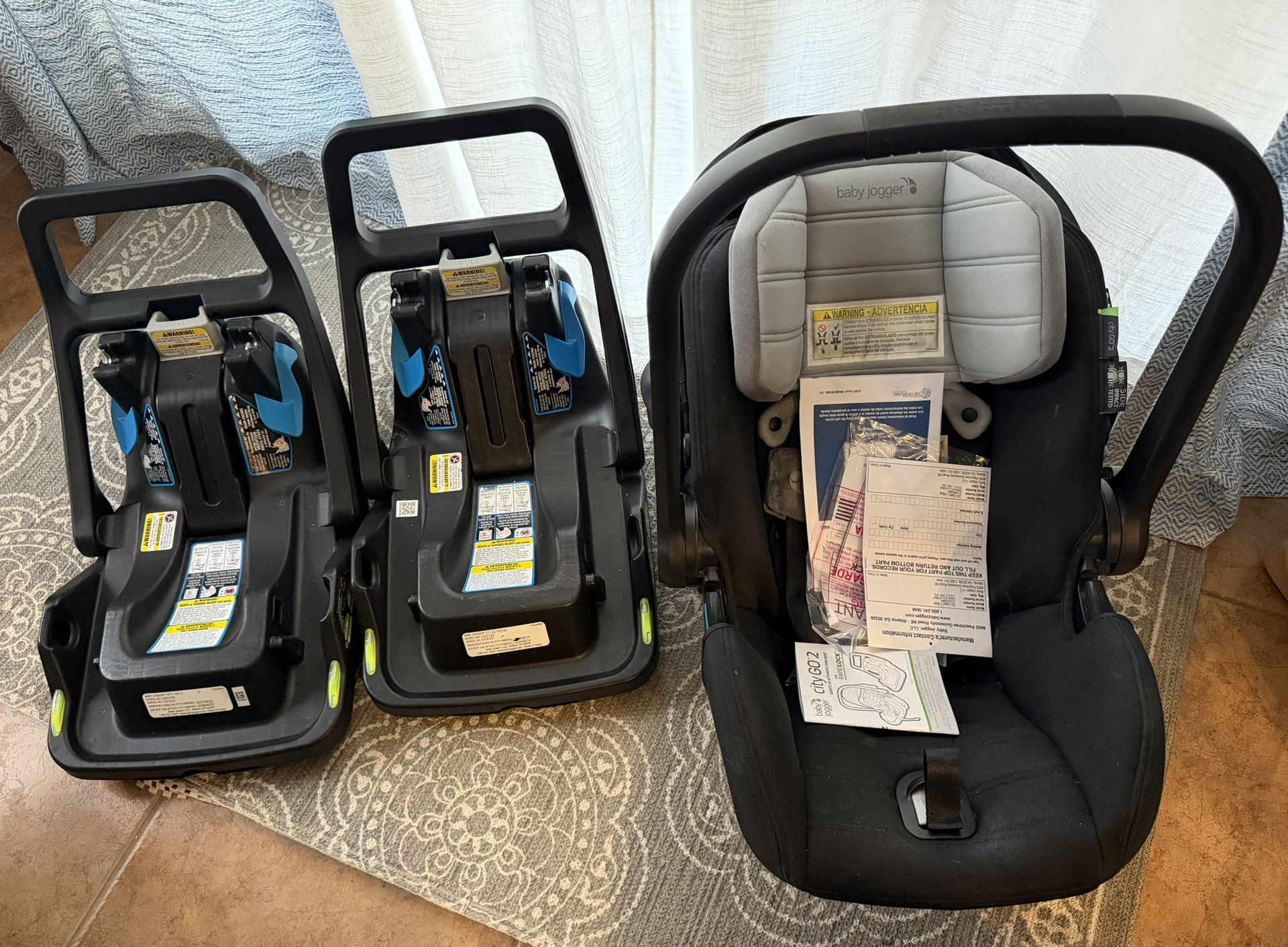 Baby Jogger City Go 2 Infant Car Seat + 2 Bases