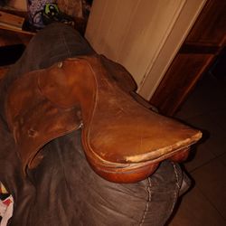 ENGLISH SADDLE