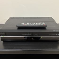 DVD + VCR Player Combo, TOSHIBA DVR620. VHS Hi-Fi w/ Remote & HDM1 Cable. Like New Condition, Works Perfect. 