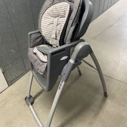 High Chair - Graco - Convertible