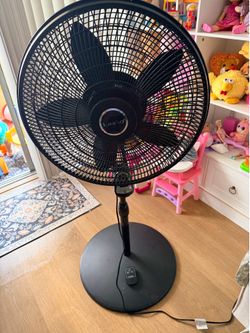 Lasko 18” pedestal fan with remote