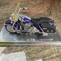 Maisto FLHR Road King Classic 2000