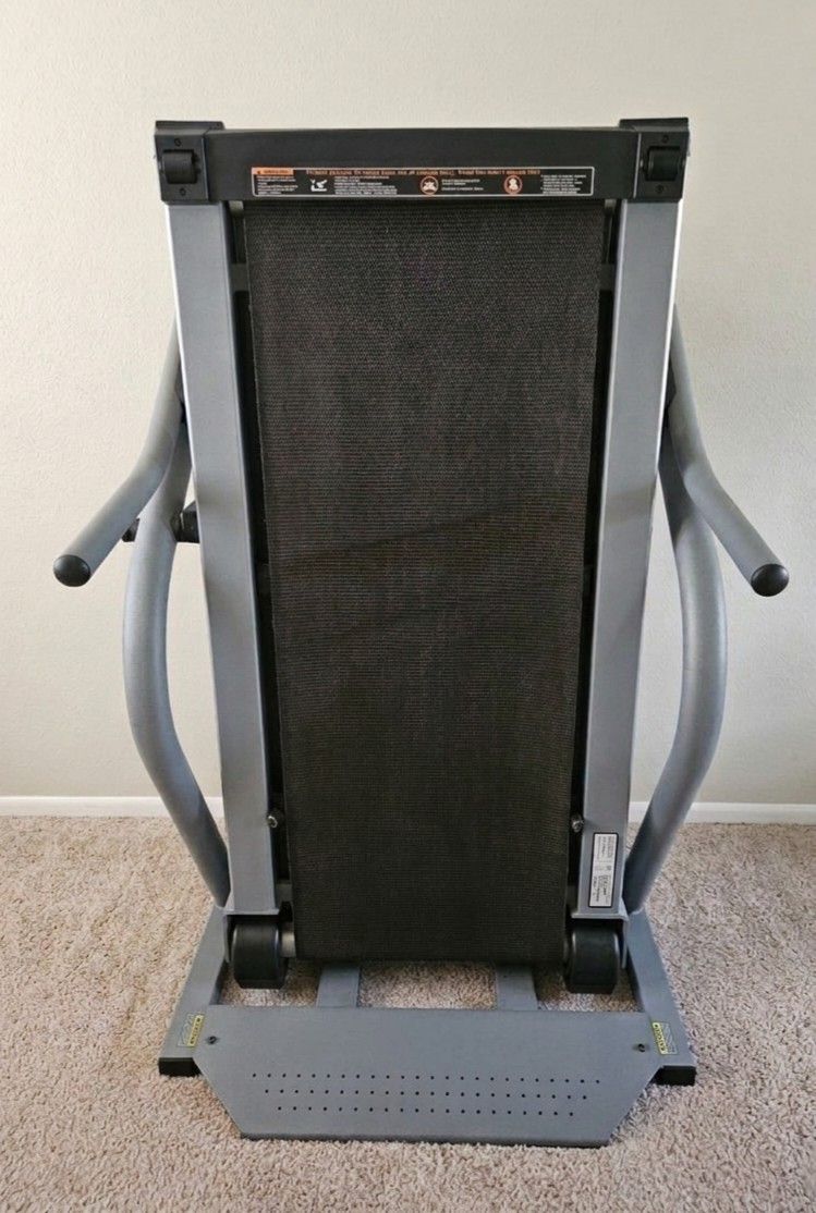 NordicTrack Apex 4100i Treadmill - Excellent Condition, Space Saving Design