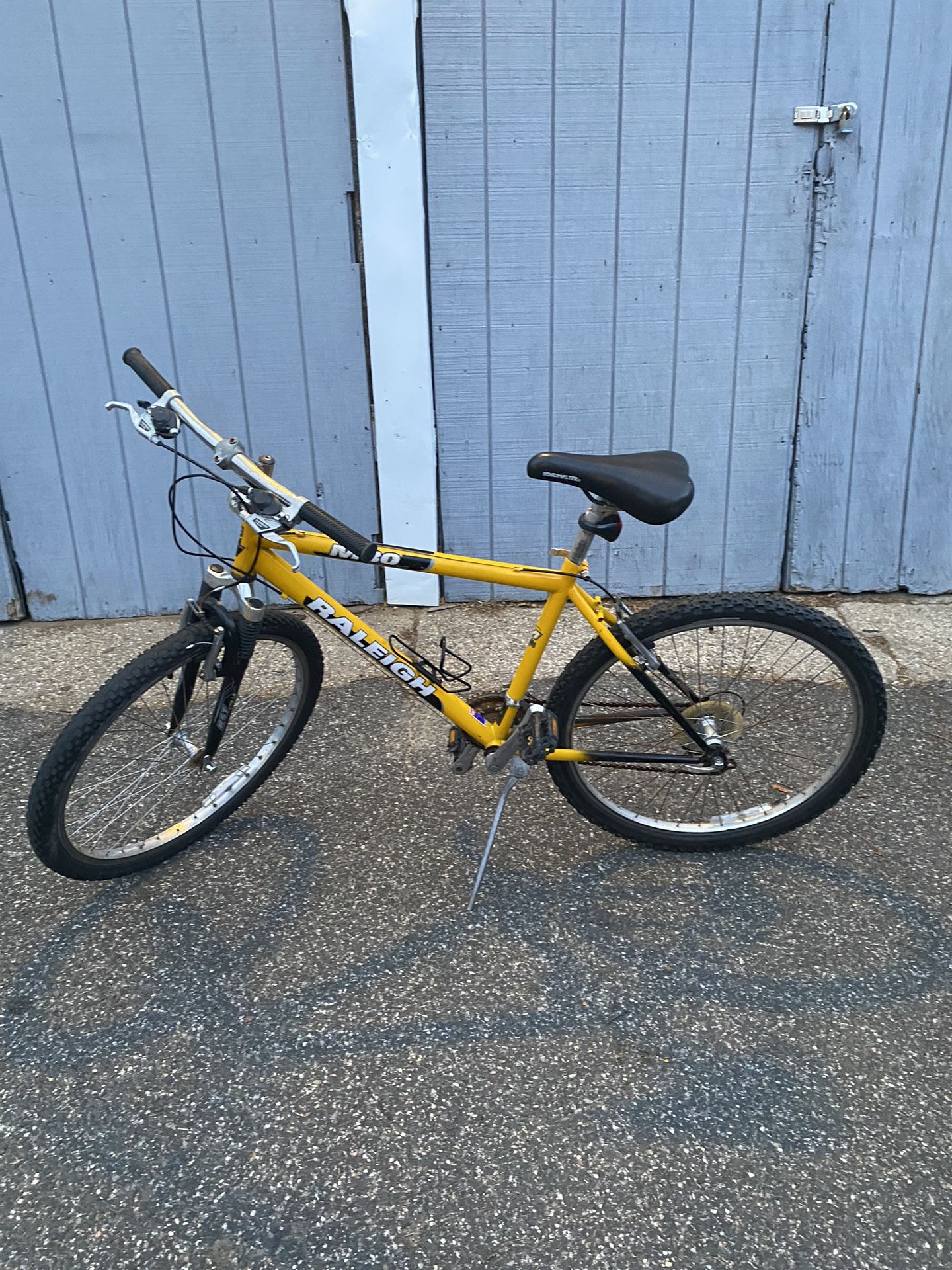 Raleigh M30 Mountain Bike Trails Bike 26 Inch Wheels