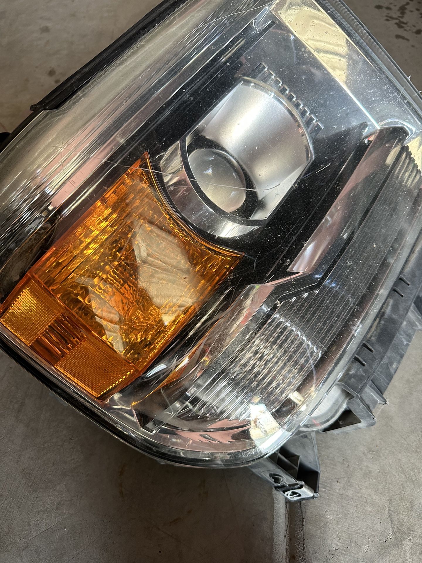 GMC Sierra Headlight 