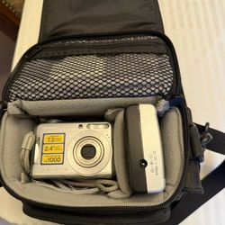 Sony  Cyber Shot.   0728929 And Accessories 