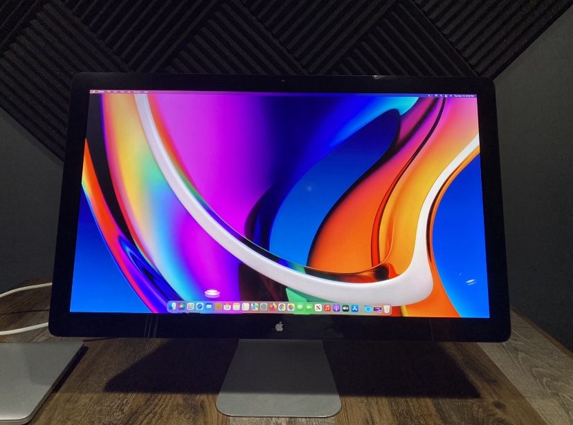27 Inch Apple Thunderbolt Display 2k Resolution Clean Mint Condition LOOK