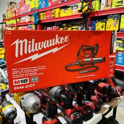 Milwaukee M18 18V Lithium-Ion Cordless Grease Gun 2-Speed with (1) 1.5Ah Batteries, Charger, Tool Bag
