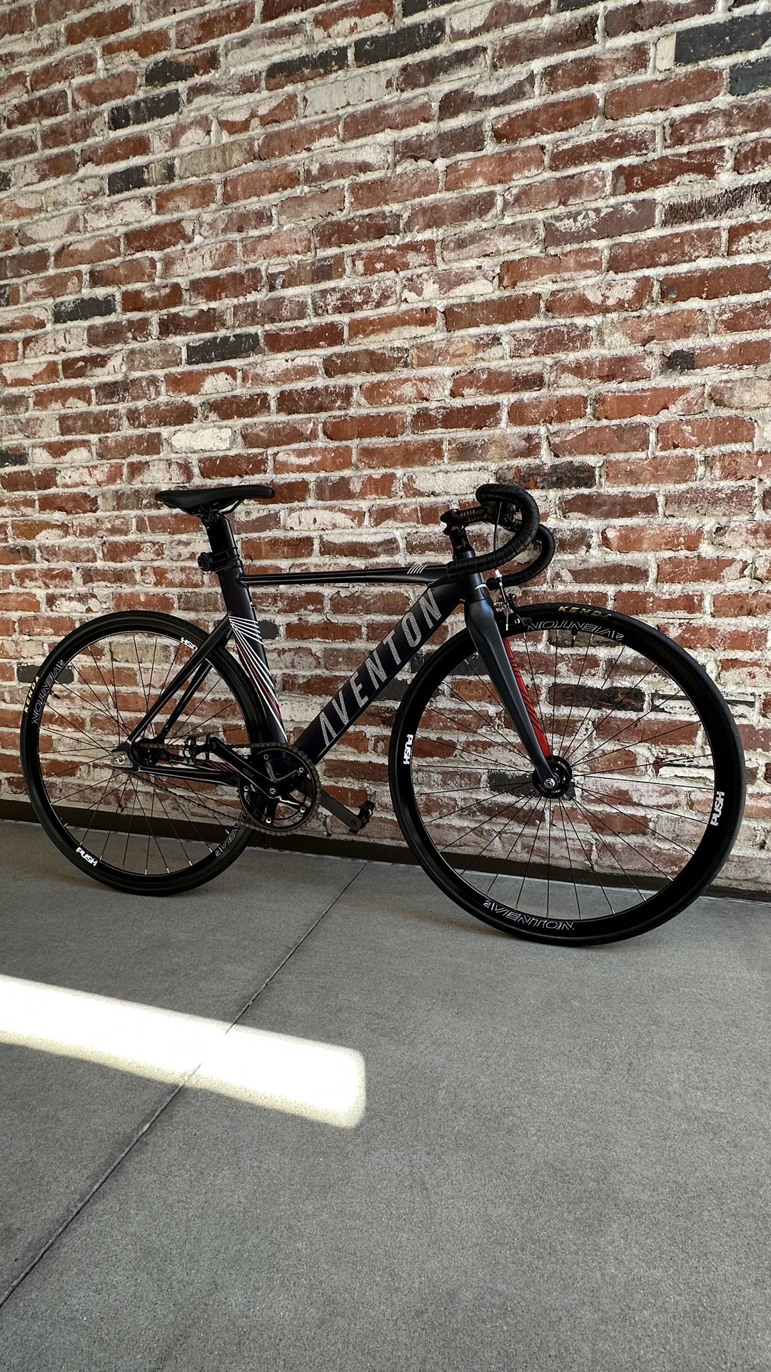  Aventon Mataro