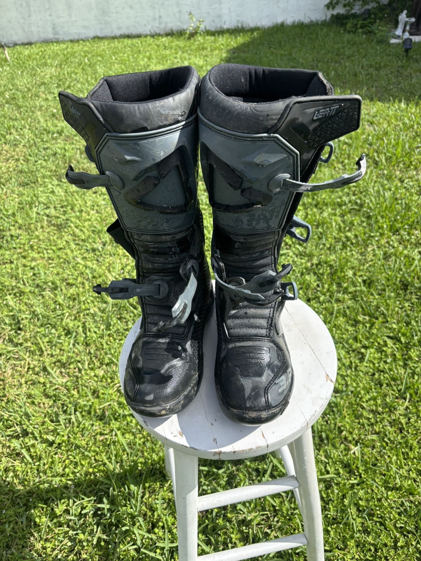 Men’s size 8. Leatt 3.5 Boots
