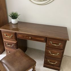 Beautiful Perfect Condition Desk 