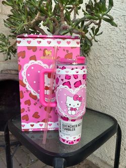 Hello Kitty Pink Lace 40 oz Tumbler NEW