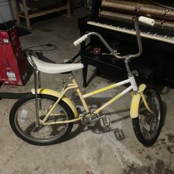 VINTAGE Bannna Seated Bike *yellow**missing Chain*