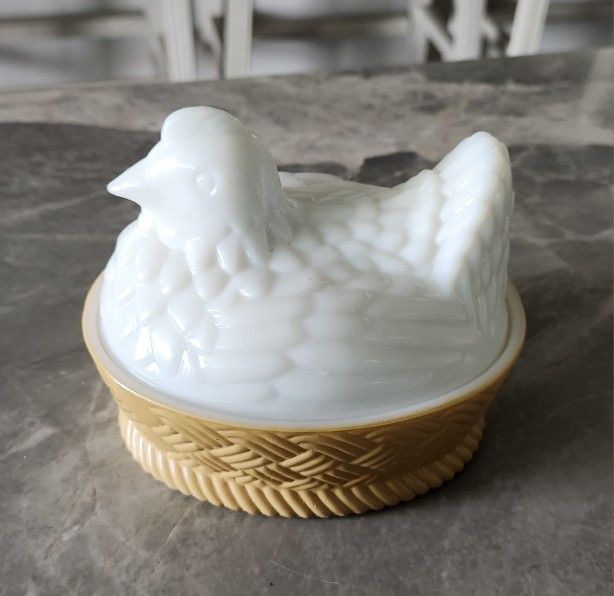 Vintage 1973 Avon White Milk Glass Nesting Hen Covered Dish Hen On Nest Candy