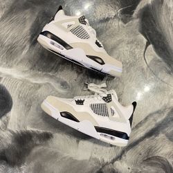 Military Jordan 4 Size 8